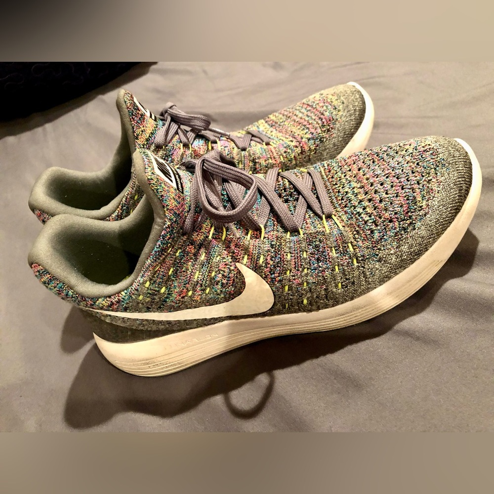 Women Nike Lunarepic Flyknit 2 tennis shoes/sneakers Size 8 Cool grey